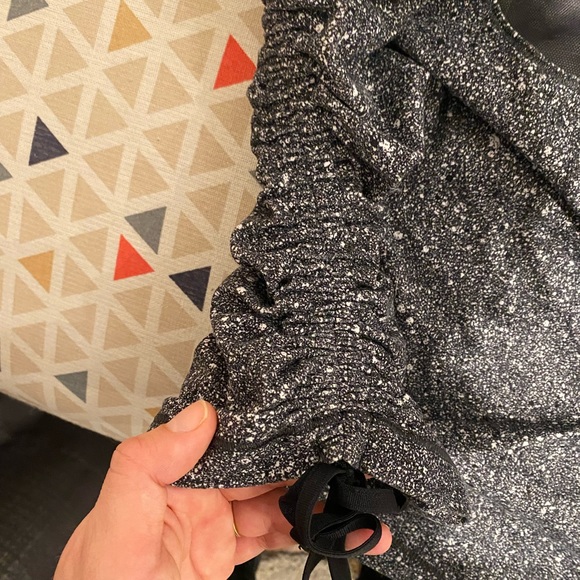 Lululemon top size 4 - Picture 3 of 3